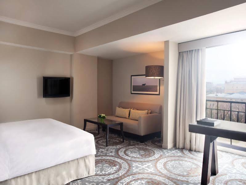 Hyatt Regency Bishkek Hotel Buitenkant foto