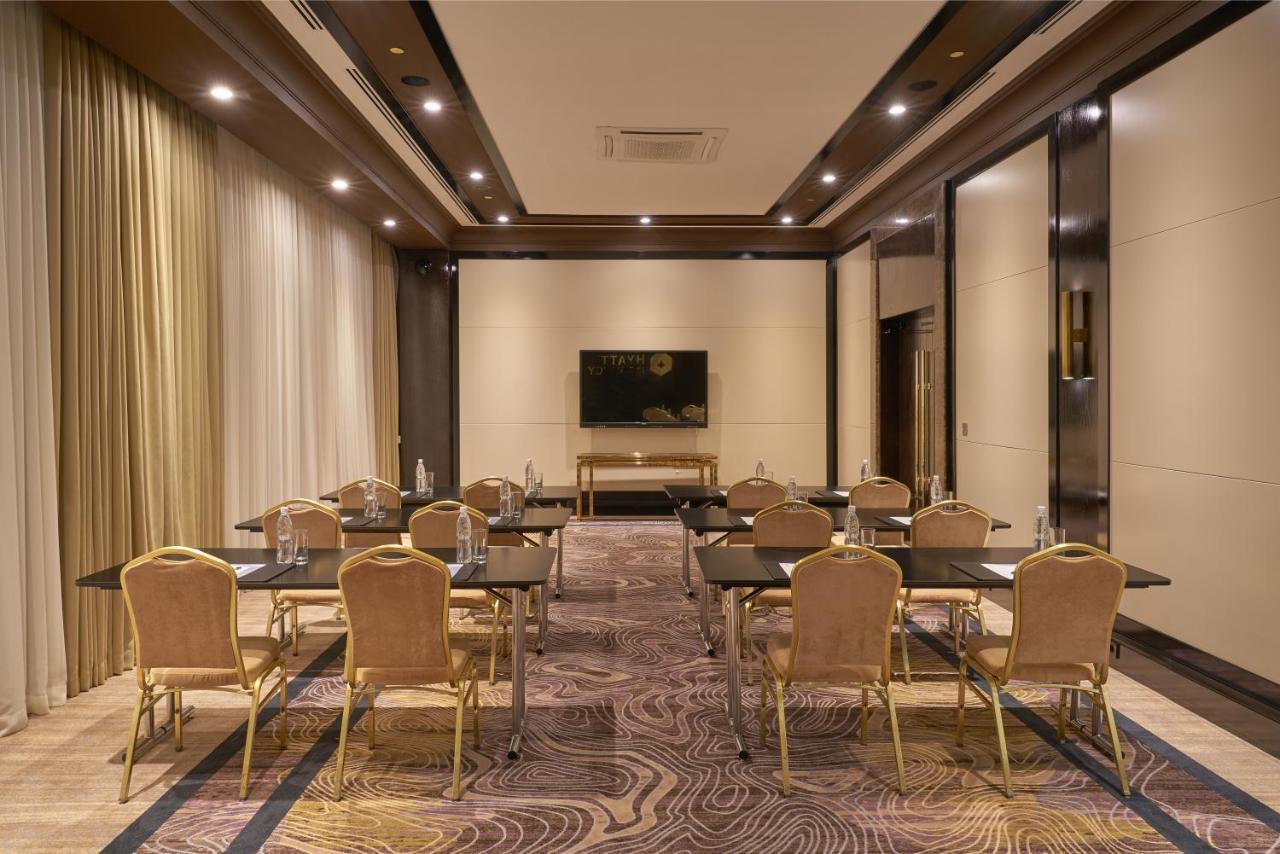 Hyatt Regency Bishkek Hotel Buitenkant foto