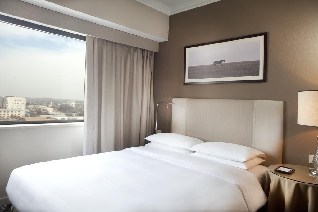 Hyatt Regency Bishkek Hotel Buitenkant foto