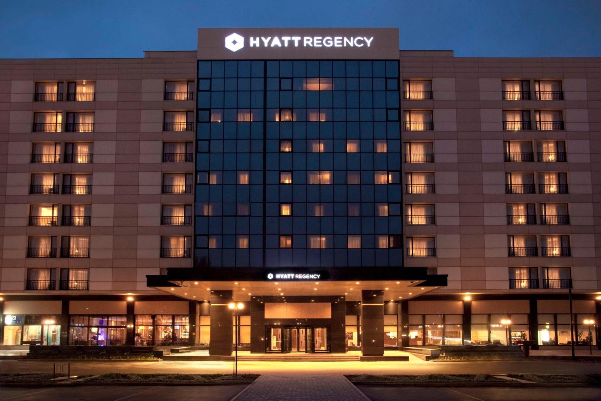 Hyatt Regency Bishkek Hotel Buitenkant foto